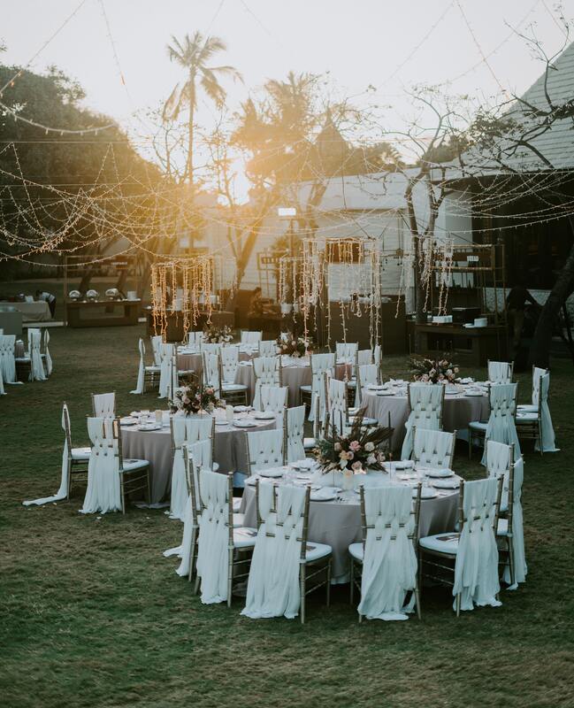 outdoor wedding chairs and tables