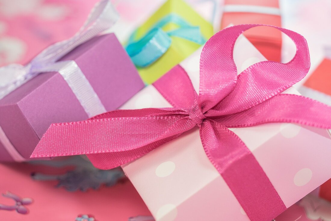 gift boxes with ribbon